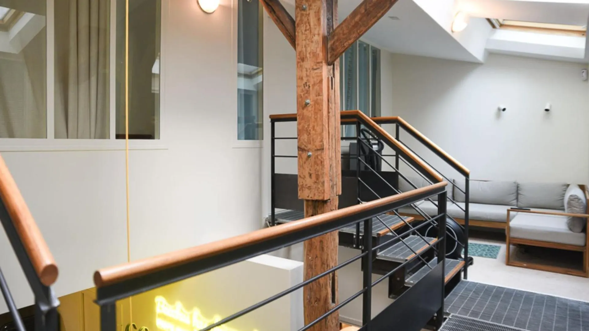 Dom wakacyjny Comfortable 150 M House In The Heart Of *